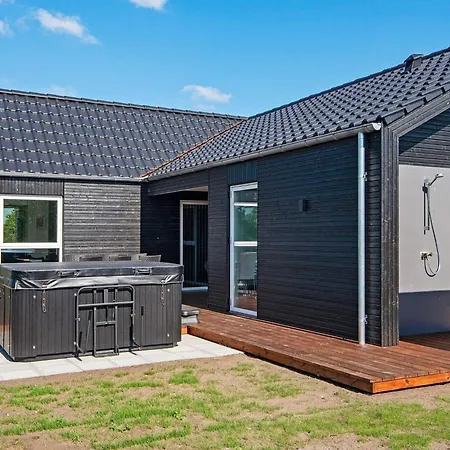 12 Person In Ansager-by Traum * Ansager